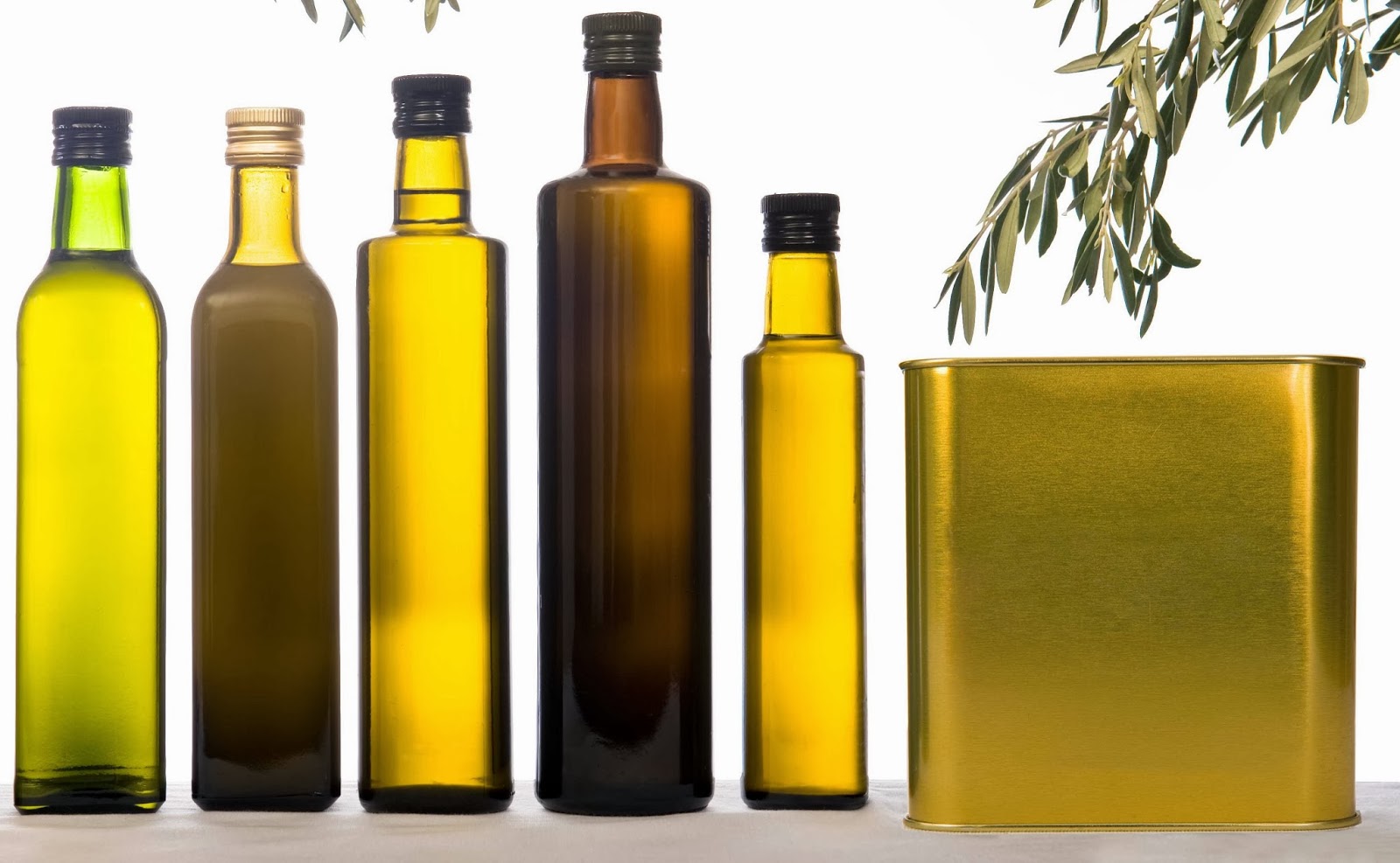Масла акв. Оливковое масло. Бутылка оливкового масла. Оливковое масло на прозрачном фоне. Растительное масло на прозрачном фоне.